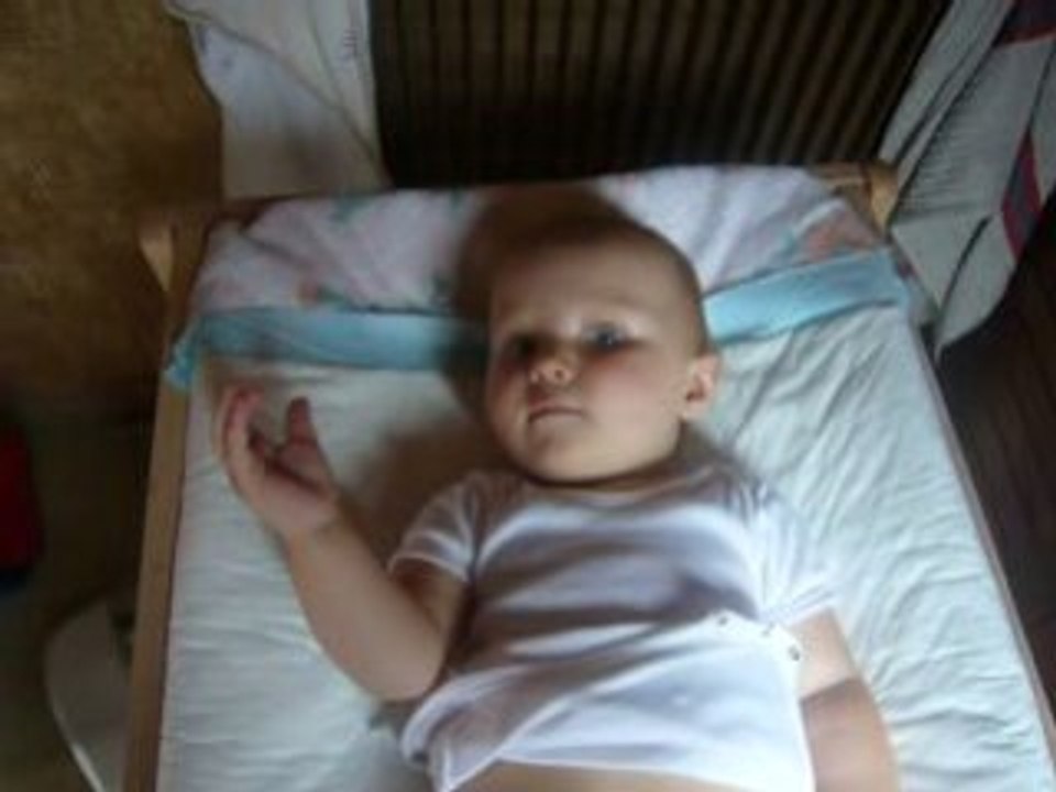 emma fait les marionnettes