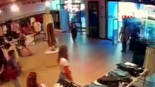 Sosyal medya fenomi ünlü ressam Nişantaşı’nda kıyafet çalarken suçüstü yakalandı!