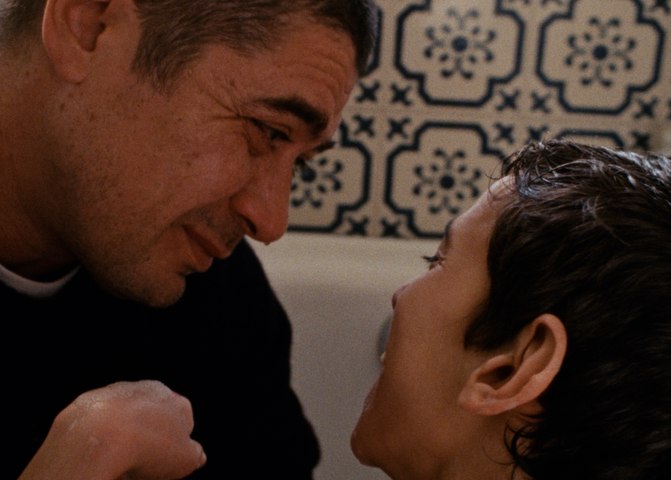 Riccardo Scamarcio racconta I figli della scimmia