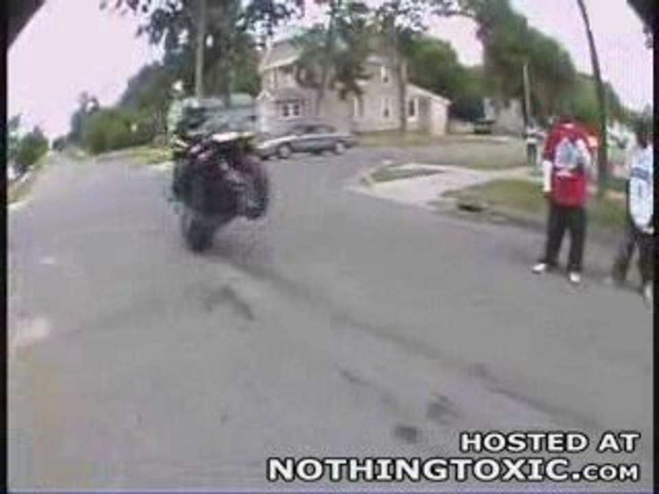 Belle moto ... avant le crash