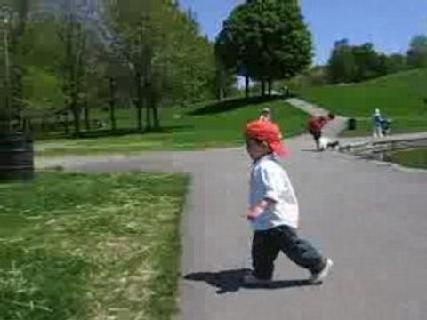 Mohamed marche au parc Mont-Royal (Montréal)