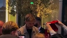 Klopp’s reaction when he sees a Liverpool shirt 🥹