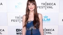Dakota Johnson estaría encantada de besar a Anne Hathaway 'por el resto de su vida'