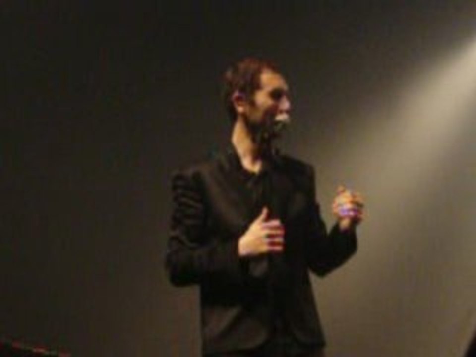 Concert aaron!! SimOn buret qui fait "genre"