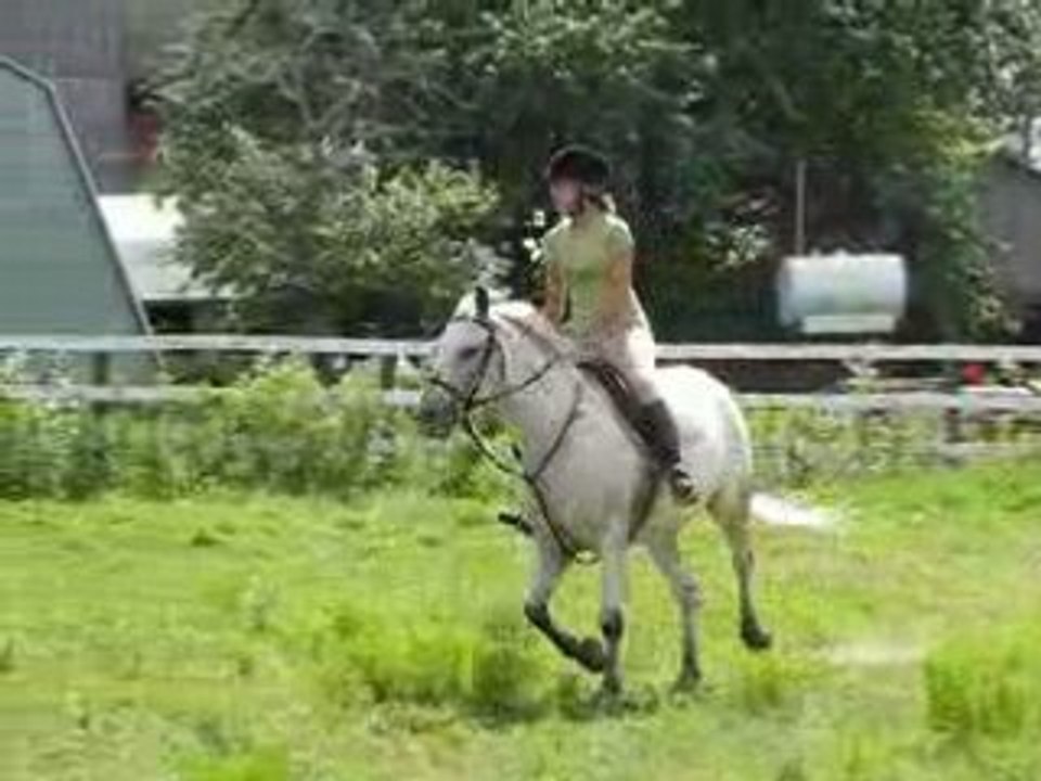 nuage et moi au saut d'obstacle