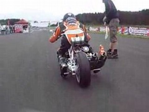 Bi-Cylindre BB77 VS vespa blanc mzH08 par freeman