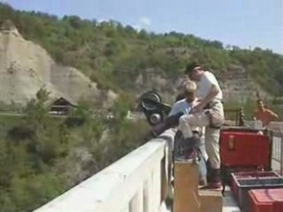 Fabien saute de 103 Mètres