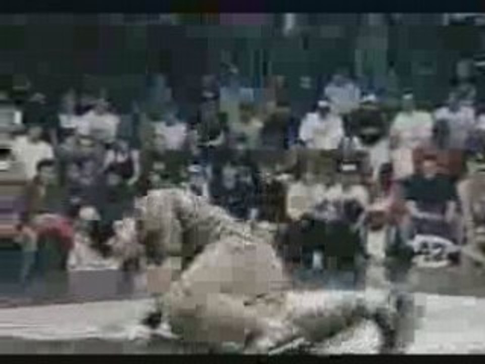 Red_Bull_BC_One_2004_-_Junior_vs_Wake-Up