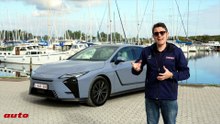 Lexus ES, l'ammiraglia raddoppia: ibrida e elettrica