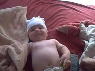 Bébé Théo 4 mois Sourit