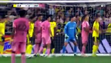 BUT de Leoooo ! Un coup franc parfait de Leo Messi pour égaliser