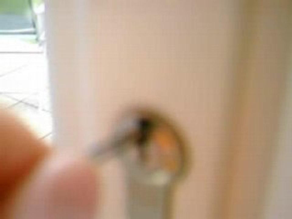 How to pick lock a door