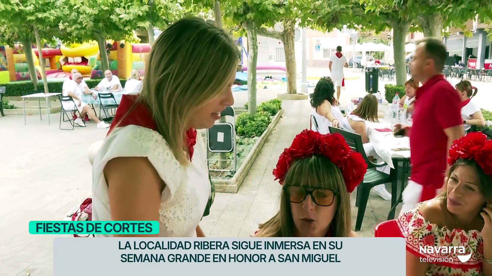 Tardeada en Cortes con disfraces y buena música