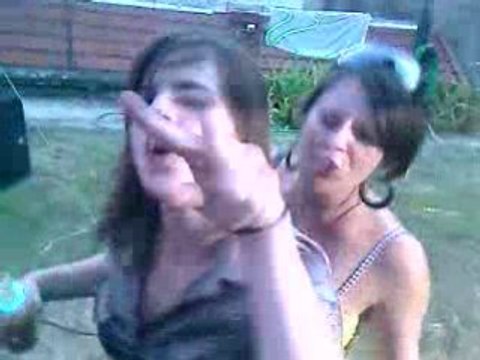 Valeska dans Je veux te voir... de Yelle