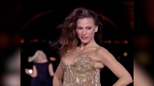 Serenay Sarıkaya, Paris Moda Haftası'nda podyuma çıktı