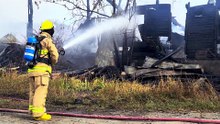 Une grange ravagée par les flammes à Dégelis