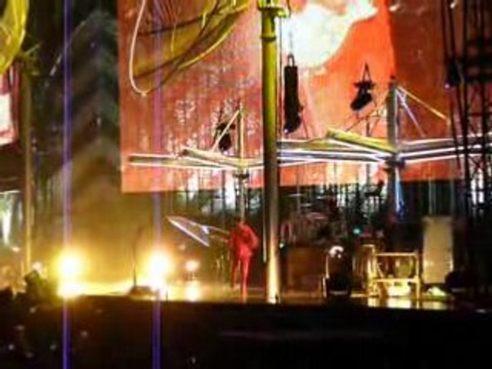 Muse Man_Of_Mystery_at_Wembley_16th