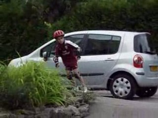 Régis fait du skate