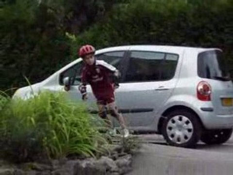 Régis fait du skate