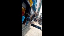 Marquise de loja desaba no Centro de Vitória