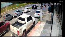 Circuito de segurança mostra momento em que carro pega fogo em avenida de Vitória