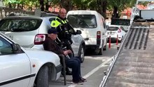 85 yaşındaki sürücü kızının ihbarıyla trafikte durduruldu