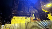 Fatih'te tarihi ahşap binada kısmi çökme meydana geldi