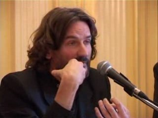 Découvrez l'interview exclusive de Frédéric Beigbeder sur son roman 'Au secours pardon' ✨