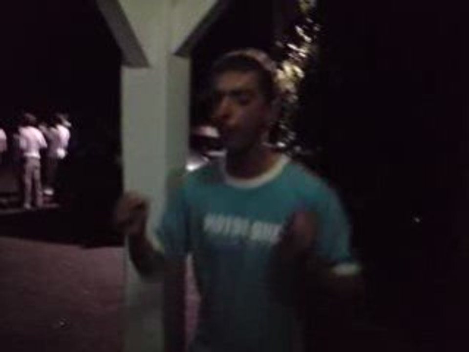 soiré arosé personne qui fait la poule