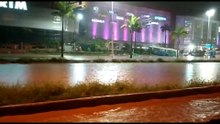Alagamento em frente a shopping de Cariacica