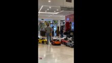 Forte chuva provoca vazamentos em pontos isolados de shopping em vitória