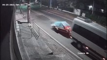 Criminosos furtam jet sky com a ajuda de uma van