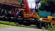 Railway: Loading the wagon on to the truck (Carregando o vagão no caminhão)