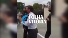 Presidente da França leva tapa no rosto durante visita