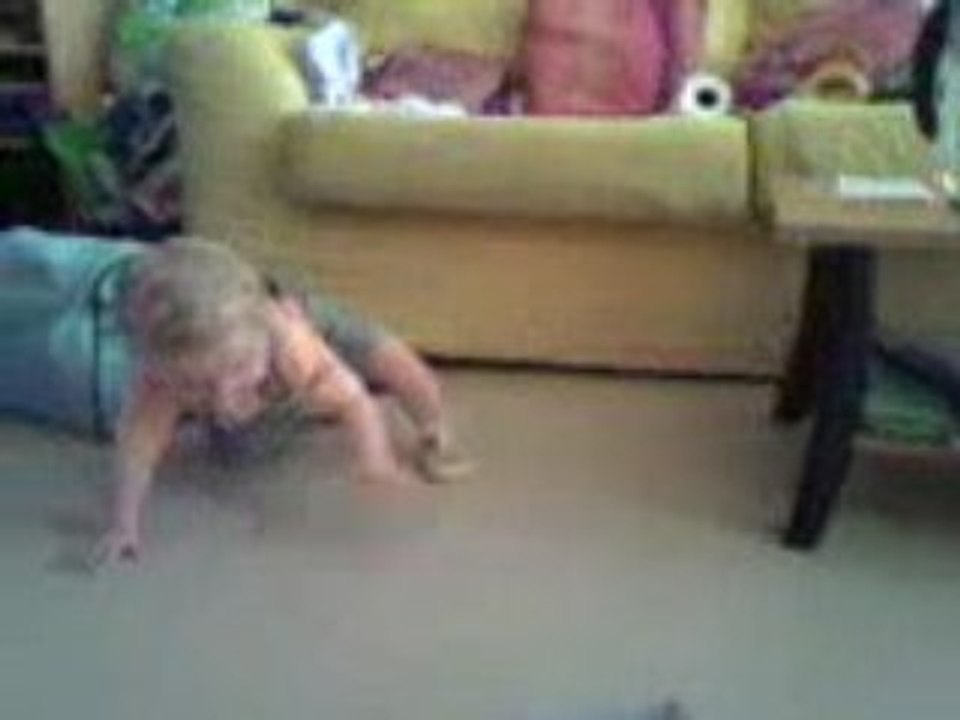 artur marche à 4 pattes