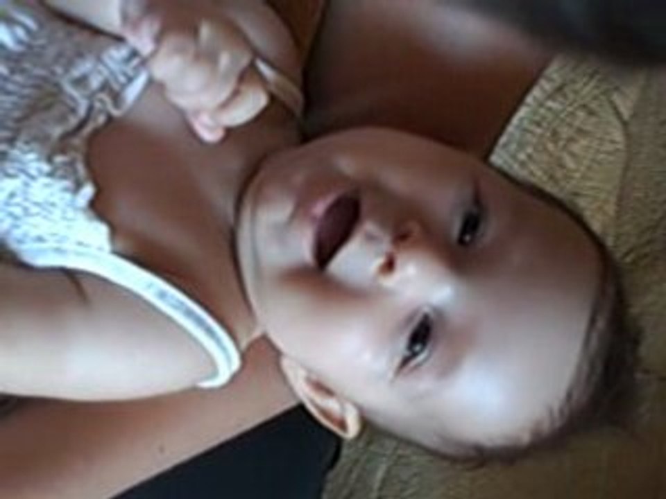 Petit fou rire avec maman