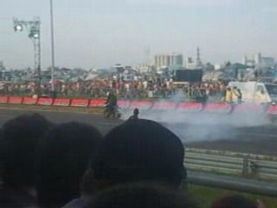 STEPH ECLATE SON PNEU