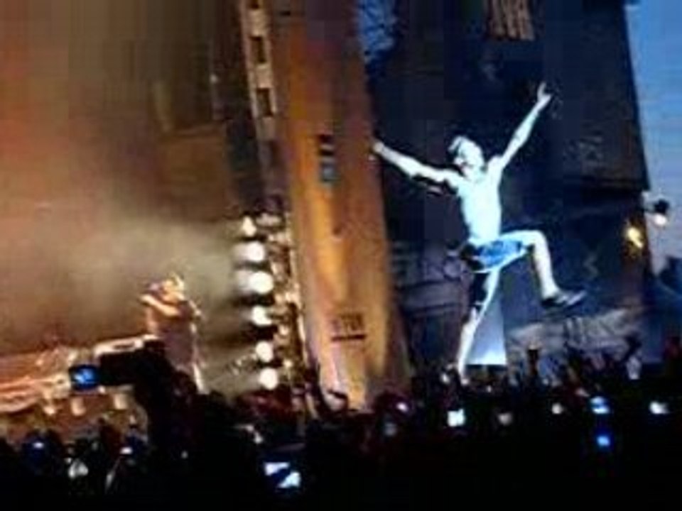 Hedley à St-Jean-Sur-Richelieu (She's so sorry)