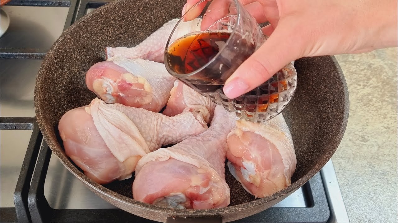 Ein interessantes Rezept für Hähnchenschenkel, das es wert ist gekocht zu werden