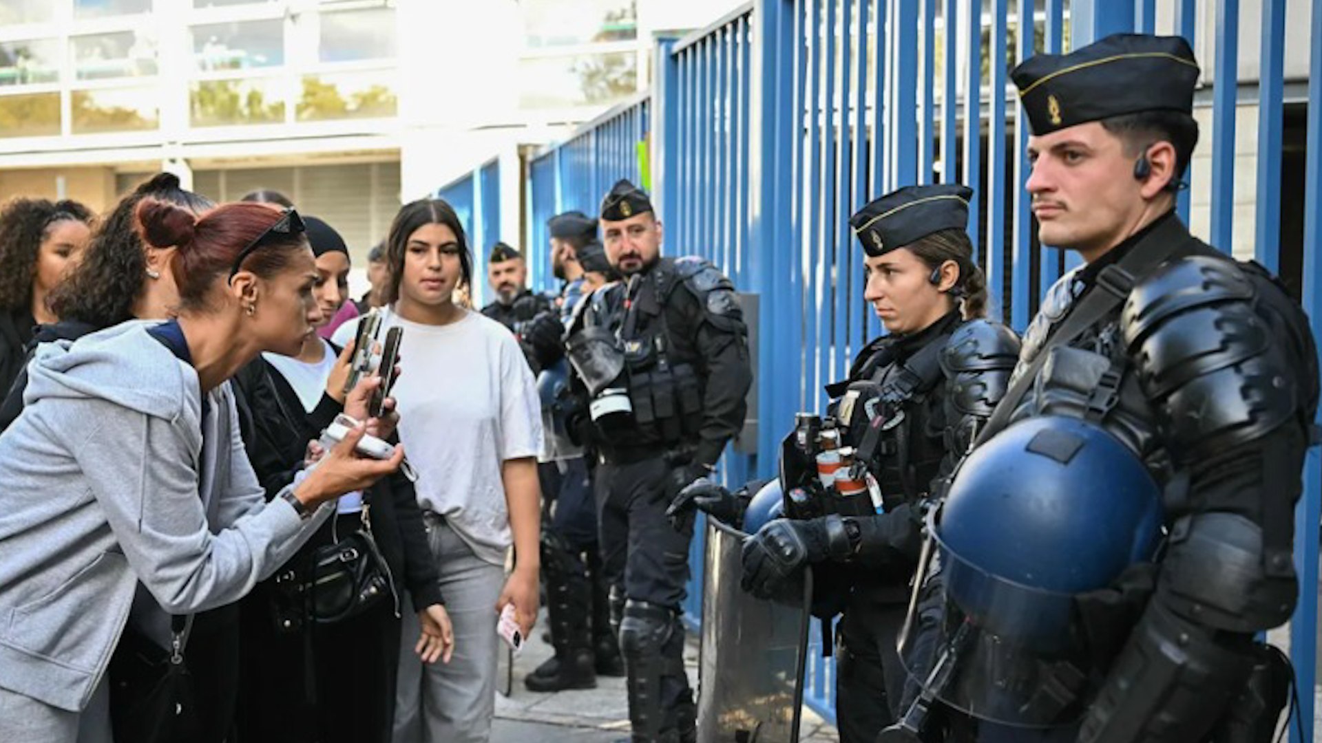 Casi 2.000 detenidos en las protestas juveniles y bloqueos de los institutos franceses