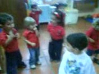 mis alumnos  bailando