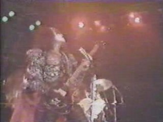 (1979) Kiss - Radioactive move on