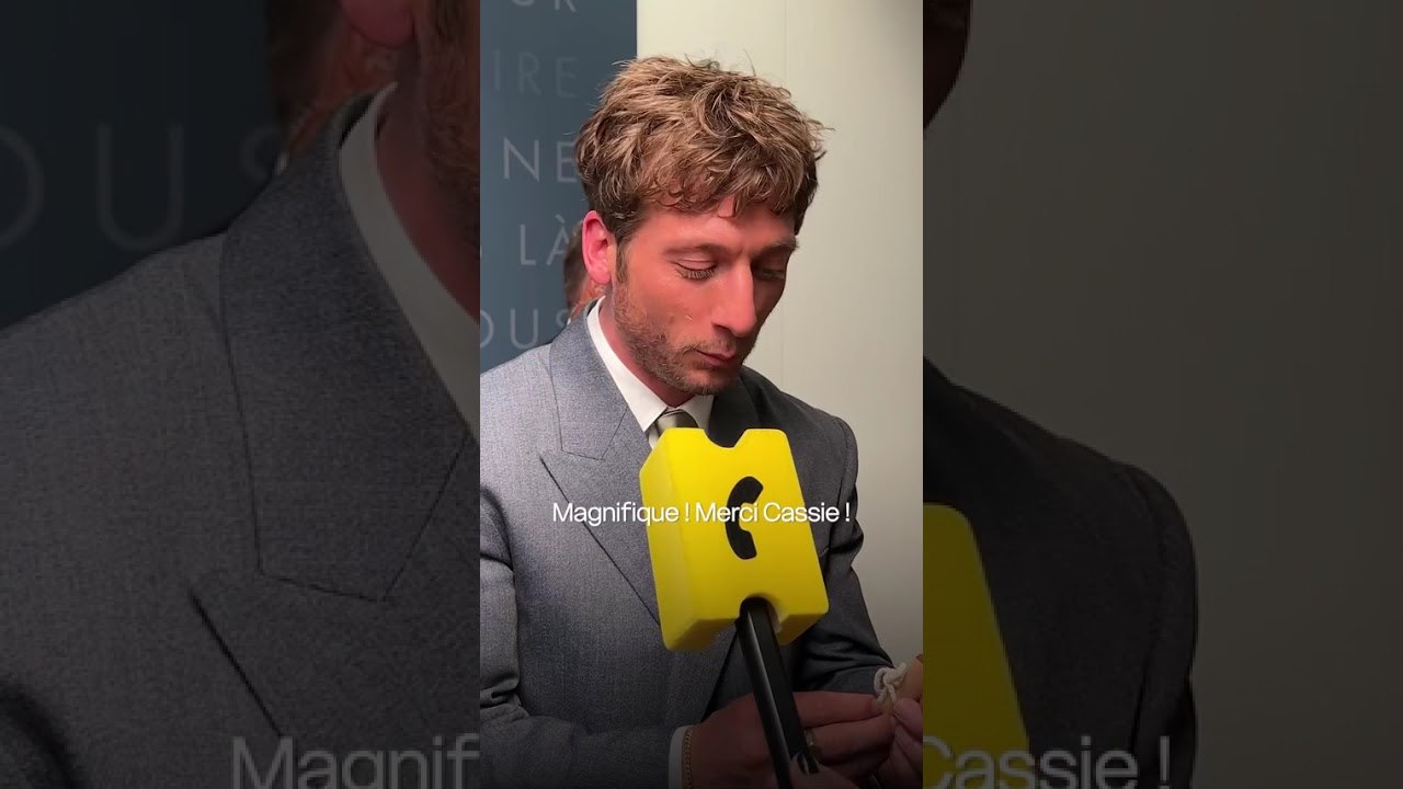 On sait à quel point Jeremy Allen White aime les bouquets de fleurs 💐 ...