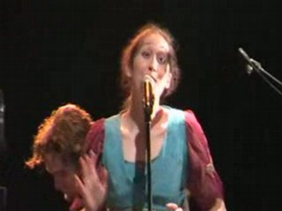 Amelie Les Crayons concert La Roche/Yon 14 aout 2008