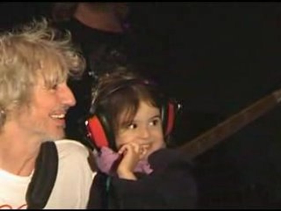 Louis chante pour Lola
