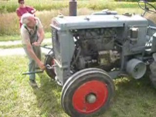 tracteur Renault AFX D1 démarrage a la manivelle