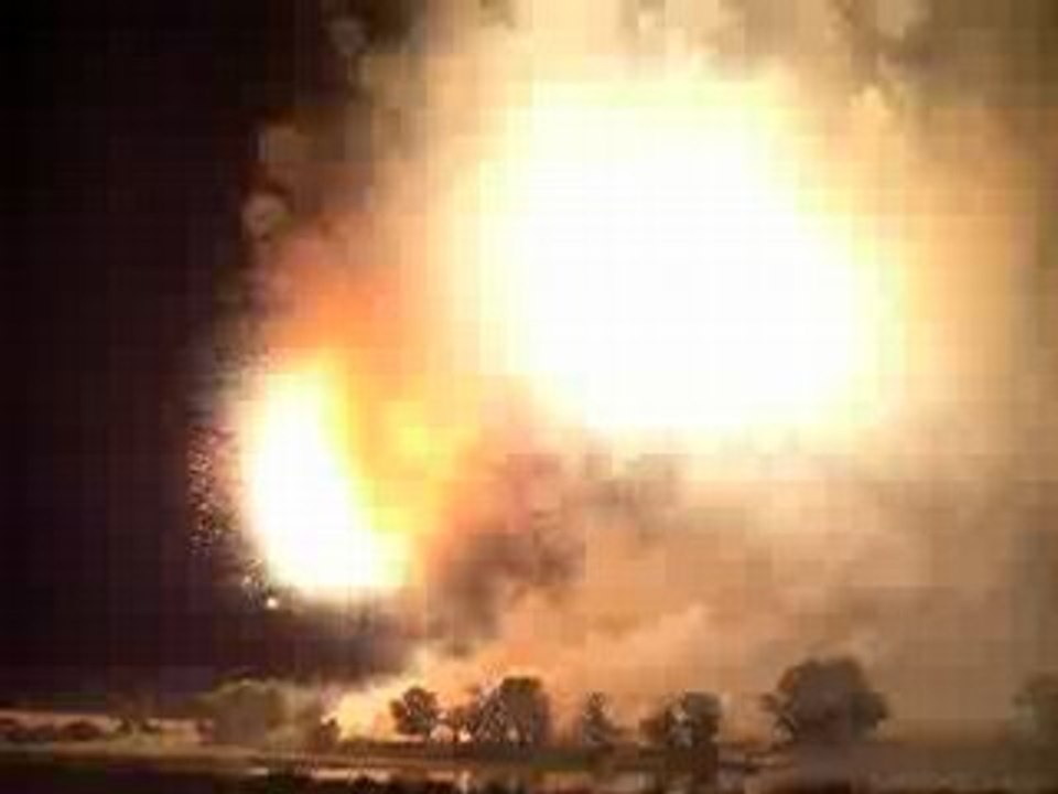 Sortie feux artifice de Pont Saint Esprit du 02/08/08 Vidéo Dailymotion