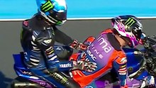 Taxi do stopie and knee down