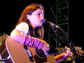 Yael Naim en concert à Arles