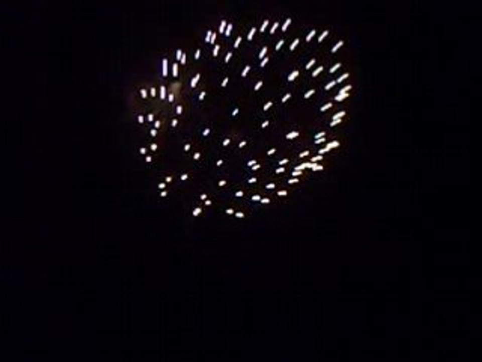 Feu d'artifice au port de Saint Jacques en Bretagne